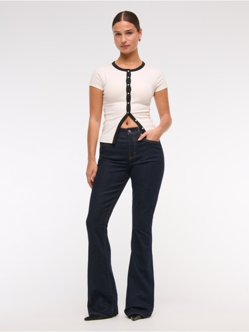 NEW. Abercrombie & Fitch Curve Love Mid Rise Bootcut Jean. NWT